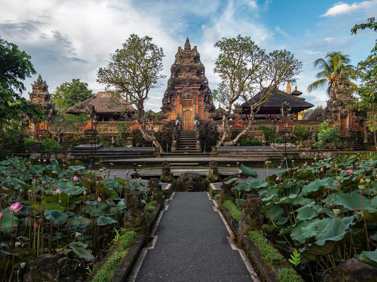 Ubud Royal Palace & Art Market